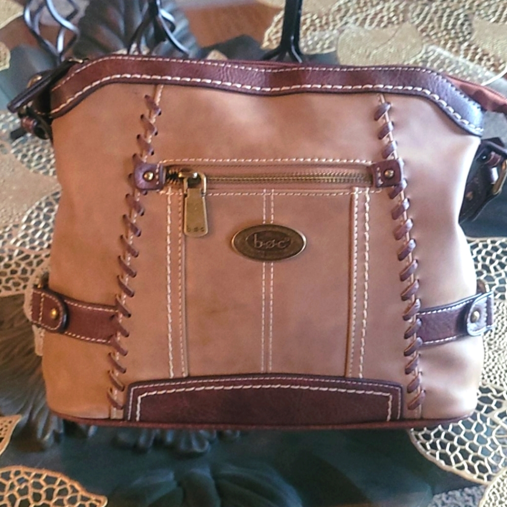 Medium size shoulder bag